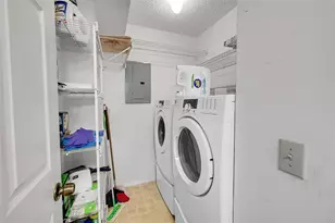 10369 NW 24th Pl, Sunrise, FL 33322 - Photo 13