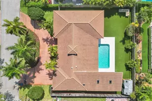 2608 NE 35th St, Fort Lauderdale, FL 33306 - Photo 3