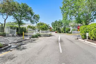 9845 NW 56th Pl, Coral Springs, FL 33076 - Photo 19