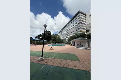 4001  Hillcrest Dr, Unit #1012, Hollywood, FL 33021 - Photo 13