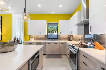 318 NE 25th St, Wilton Manors, FL 33305 - Photo 17