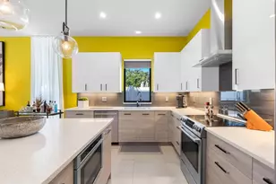 318 NE 25th St, Wilton Manors, FL 33305 - Photo 17