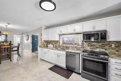 9040 NW 20th St, Pembroke Pines, FL 33024 - Photo 11