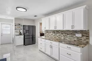 9040 NW 20th St, Pembroke Pines, FL 33024 - Photo 13