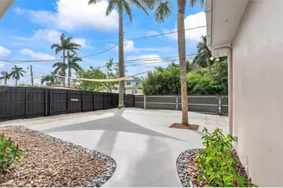 828  Johnson St, Hollywood, FL 33019 - Photo 27