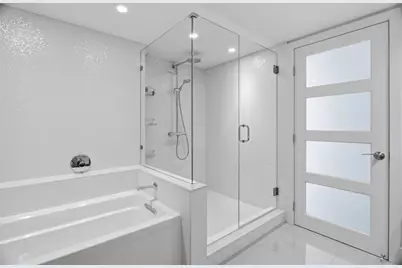 1000  Parkview Dr, Unit #1030, Hallandale Beach, FL 33009 - Photo 29