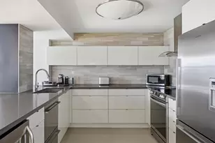 1000 Parkview Dr, Hallandale Beach, FL 33009 - Photo 19