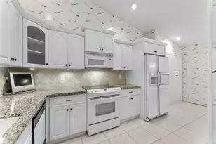 8333 Springlake Dr, Boca Raton, FL 33496 - Photo 11