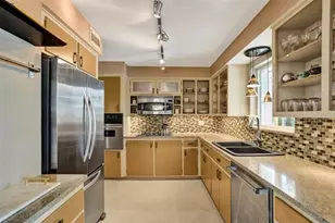 417 NE 29th St, Wilton Manors, FL 33334 - Photo 27