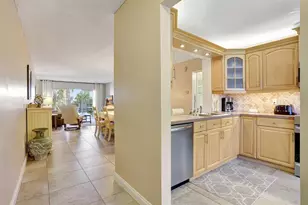 4040 Crystal Lake Dr, Deerfield Beach, FL 33064 - Photo 9