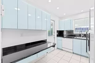 581 Blue Heron Dr, Hallandale Beach, FL 33009 - Photo 7