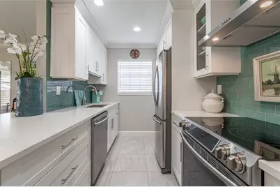 1130  Circle Ter, Unit #D, Delray Beach, FL 33445 - Photo 11