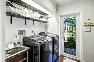 1708 NE 47th St, Oakland Park, FL 33334 - Photo 9