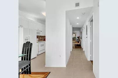 7775  Yardley Dr, Unit #110, Tamarac, FL 33321 - Photo 5