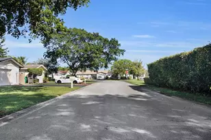 2440 NW 98th Ln, Coral Springs, FL 33065 - Photo 25