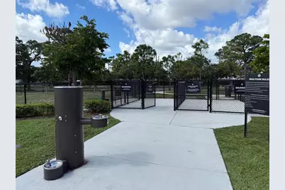 602 NE 38th St, Oakland Park, FL 33334 - Photo 29