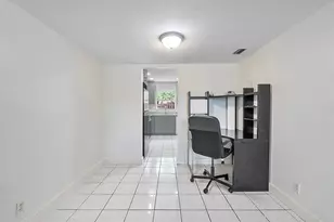 5843 Blueberry Ct, Fort Lauderdale, FL 33313 - Photo 5