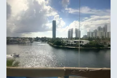 19667  Turnberry Way, Unit #4J, Miami, FL 33180 - Photo 1