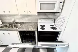 2270 NE 68th St, Fort Lauderdale, FL 33308 - Photo 17