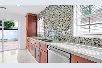 8241 SW 3rd Ct, North Lauderdale, FL 33068 - Photo 7