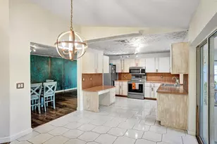 5372 Pine Cir, Coral Springs, FL 33067 - Photo 9