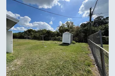308  Essex Dr, Fort Pierce, FL 34946 - Photo 3