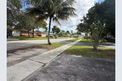 1091 NW 78th Ter, Plantation, FL 33322 - Photo 23