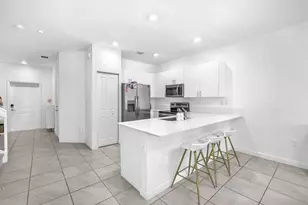 20308 NW 6th Pl, Miami Gardens, FL 33169 - Photo 9