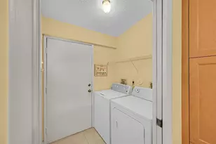 8252 Springlake Dr, Boca Raton, FL 33496 - Photo 5