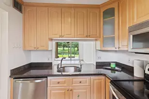 9470 Poinciana Pl, Davie, FL 33324 - Photo 11