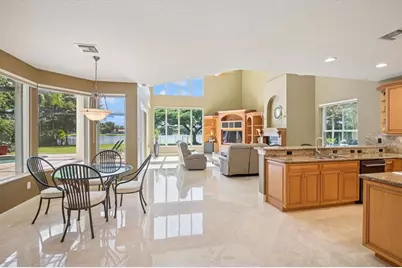 10372 N Lake Vista Cir, Davie, FL 33328 - Photo 5