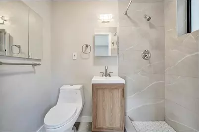 37 NE 26th St, Wilton Manors, FL 33305 - Photo 15