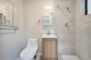 37 NE 26th St, Wilton Manors, FL 33305 - Photo 15