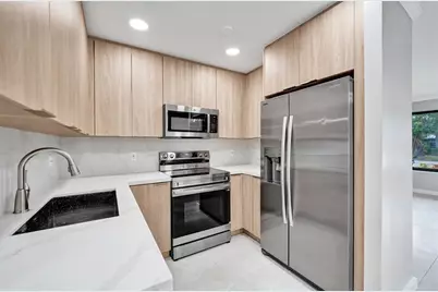 37 NE 26th St, Wilton Manors, FL 33305 - Photo 7