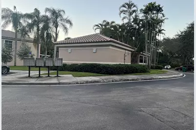 9702 NW 23rd Ct, Unit #9702, Pembroke Pines, FL 33024 - Photo 23