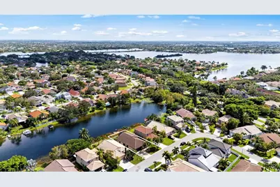 1941 NW 182nd Ter, Pembroke Pines, FL 33029 - Photo 39