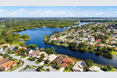 1941 NW 182nd Ter, Pembroke Pines, FL 33029 - Photo 37