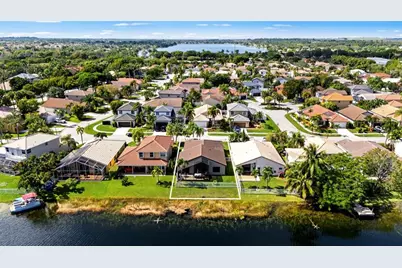 1941 NW 182nd Ter, Pembroke Pines, FL 33029 - Photo 35