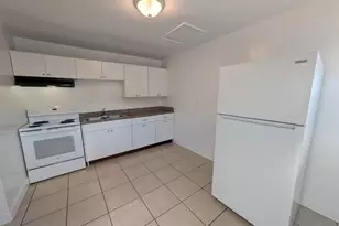 140 NW 40th St, Oakland Park, FL 33309 - Photo 3