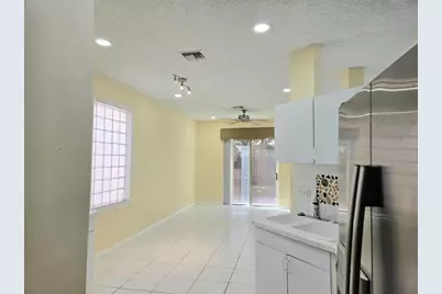 160 NW 97th Ter, Coral Springs, FL 33071 - Photo 9