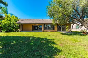 5720 W Waterford Dr, Davie, FL 33331 - Photo 11