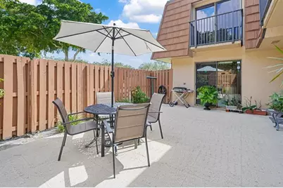 2522  Camelot Ct, Cooper City, FL 33026 - Photo 3