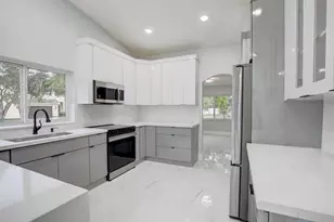 387 SW 163rd Ave, Pembroke Pines, FL 33027 - Photo 19