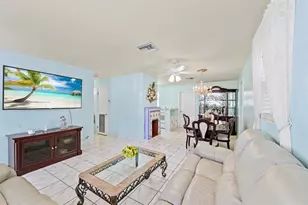 946 Alamanda Rd, West Palm Beach, FL 33405 - Photo 7