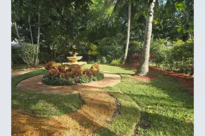 946  Alamanda Rd, West Palm Beach, FL 33405 - Photo 13