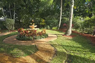 946 Alamanda Rd, West Palm Beach, FL 33405 - Photo 13