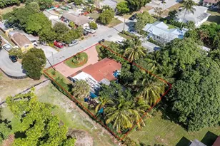 946 Alamanda Rd, West Palm Beach, FL 33405 - Photo 31