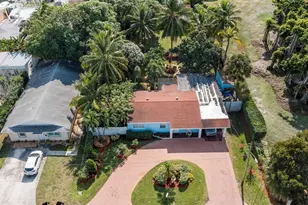 946 Alamanda Rd, West Palm Beach, FL 33405 - Photo 3