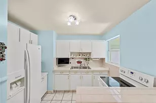 946 Alamanda Rd, West Palm Beach, FL 33405 - Photo 9