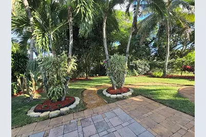 946  Alamanda Rd, West Palm Beach, FL 33405 - Photo 21